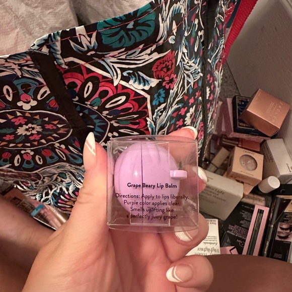 Lip - Picture 2 of 2